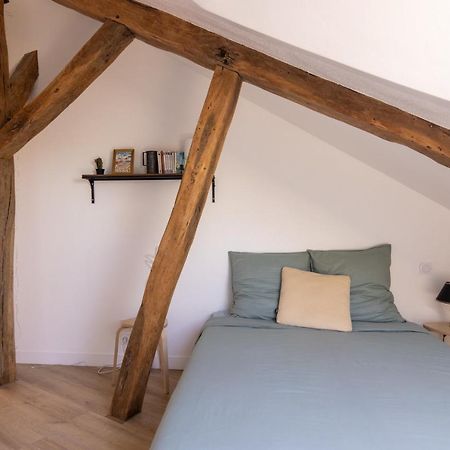 APPARTEMENT DUPLEX SAUMUR CENTRE, refait à neuf, à proximité du château Esterno foto