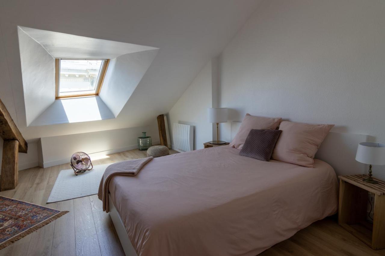 APPARTEMENT DUPLEX SAUMUR CENTRE, refait à neuf, à proximité du château Esterno foto