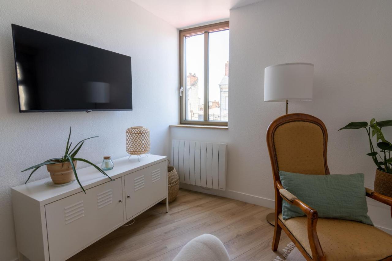APPARTEMENT DUPLEX SAUMUR CENTRE, refait à neuf, à proximité du château Esterno foto