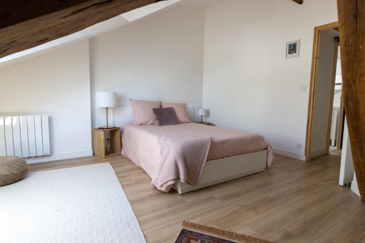 APPARTEMENT DUPLEX SAUMUR CENTRE, refait à neuf, à proximité du château Esterno foto