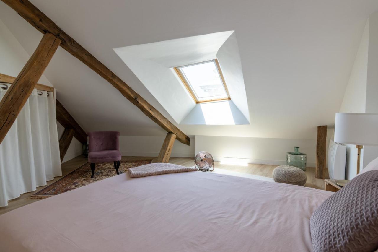 APPARTEMENT DUPLEX SAUMUR CENTRE, refait à neuf, à proximité du château Esterno foto