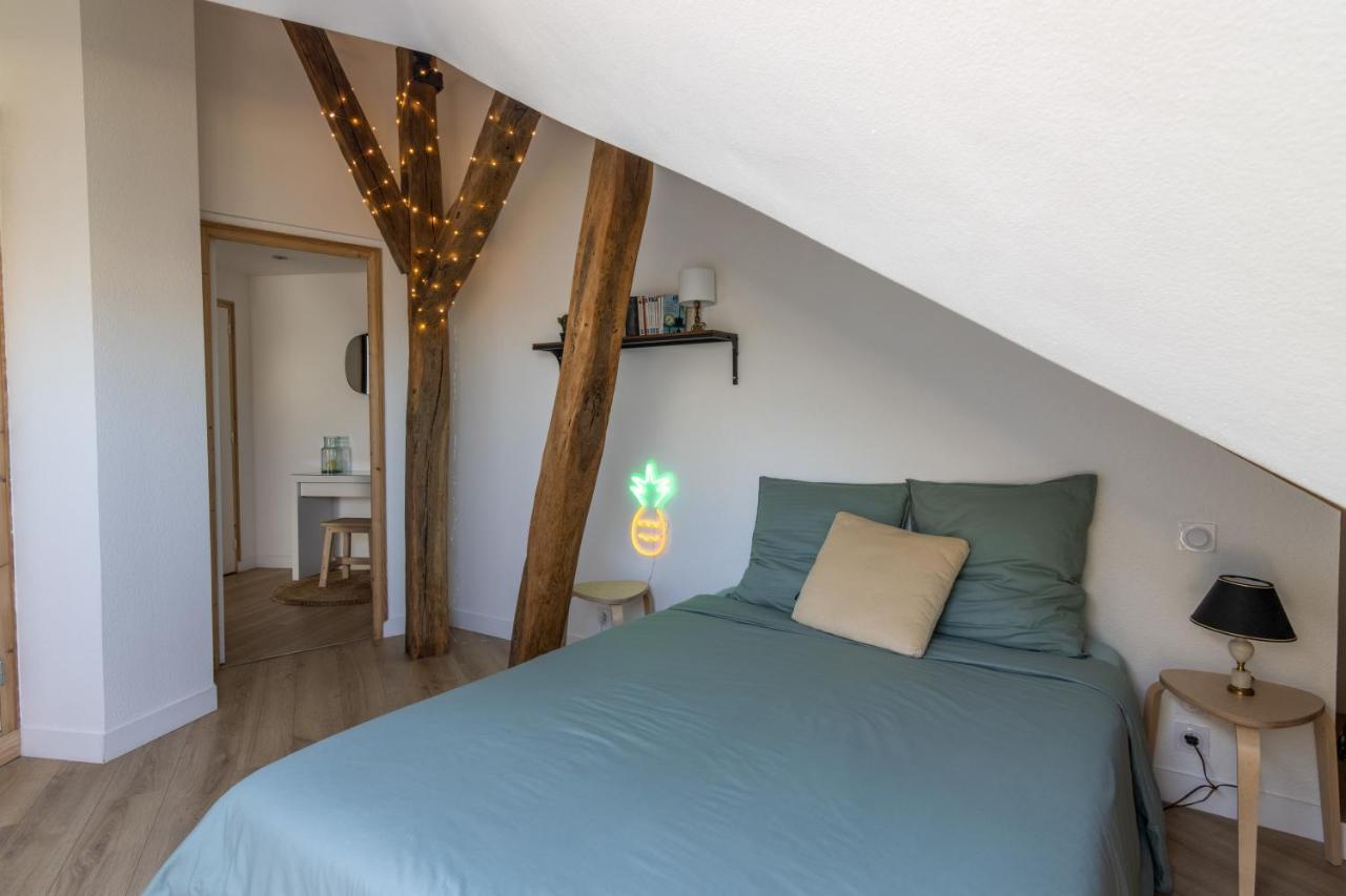 APPARTEMENT DUPLEX SAUMUR CENTRE, refait à neuf, à proximité du château Esterno foto