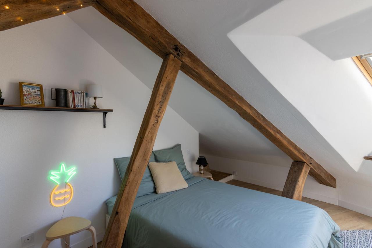 APPARTEMENT DUPLEX SAUMUR CENTRE, refait à neuf, à proximité du château Esterno foto