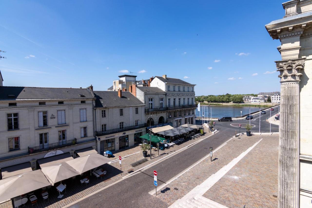 APPARTEMENT DUPLEX SAUMUR CENTRE, refait à neuf, à proximité du château Esterno foto